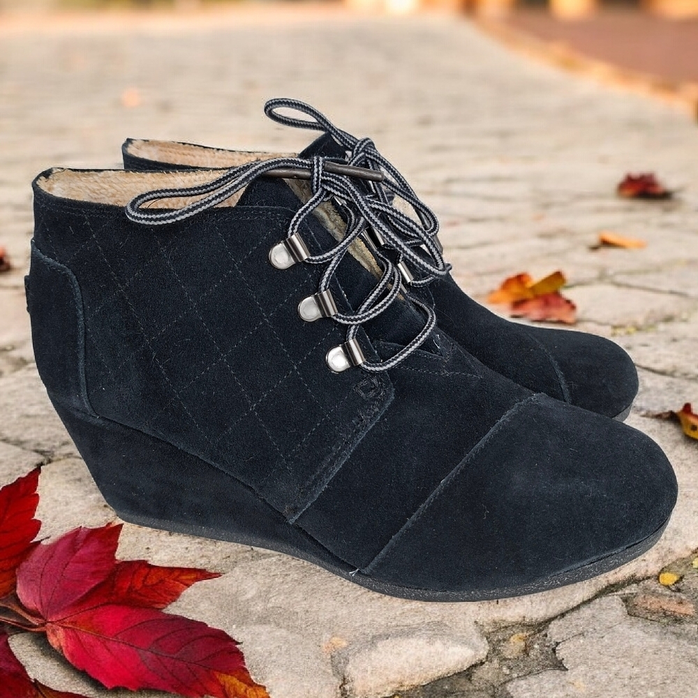 TOMS Desert Wedge Ankle Boot Bootie Lace Up Black Suede Women's Size 7.5